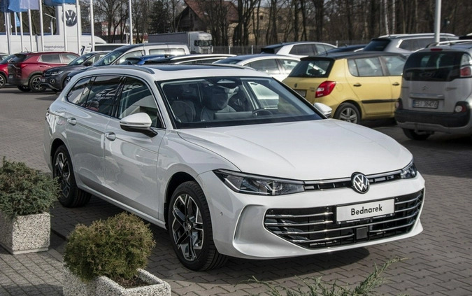 Volkswagen Passat cena 221300 przebieg: 5, rok produkcji 2024 z Elbląg małe 596